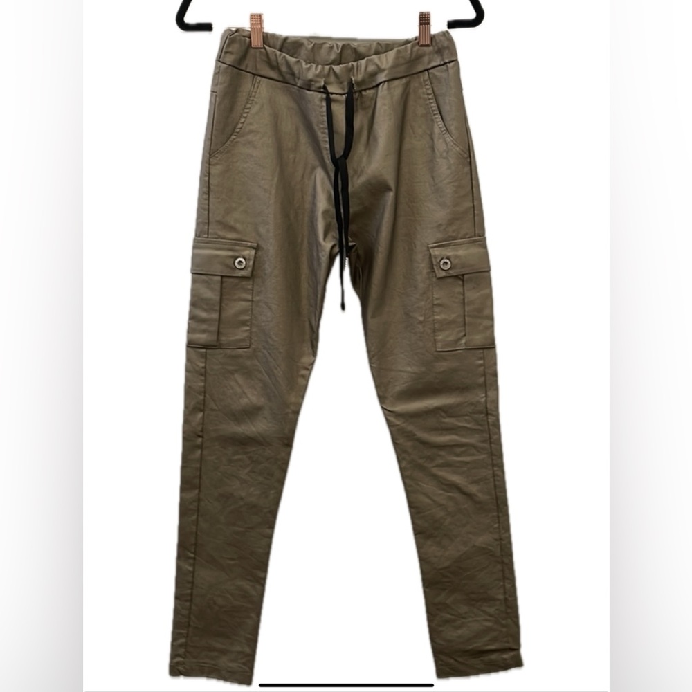 Brand Bazar Made in Italy, Gold faux leather cargo pants.